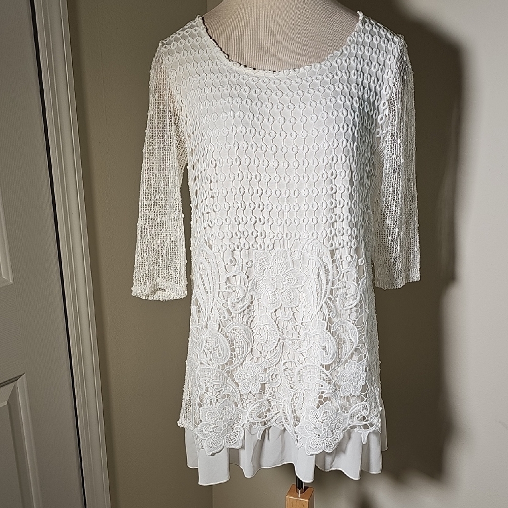 Elegant White Lace Tunic Top By‎ Jolibel. Size Meduim.